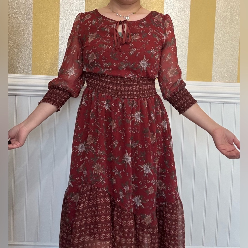 Elegant Floral Red Dress - Picture 3 of 8
